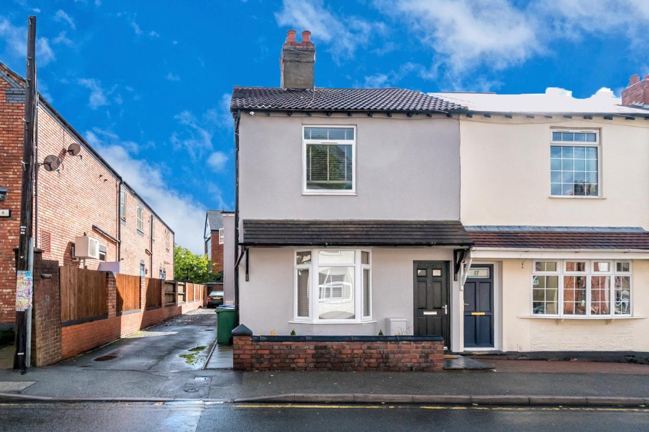 Newhall Lodge Cannock Esterno foto