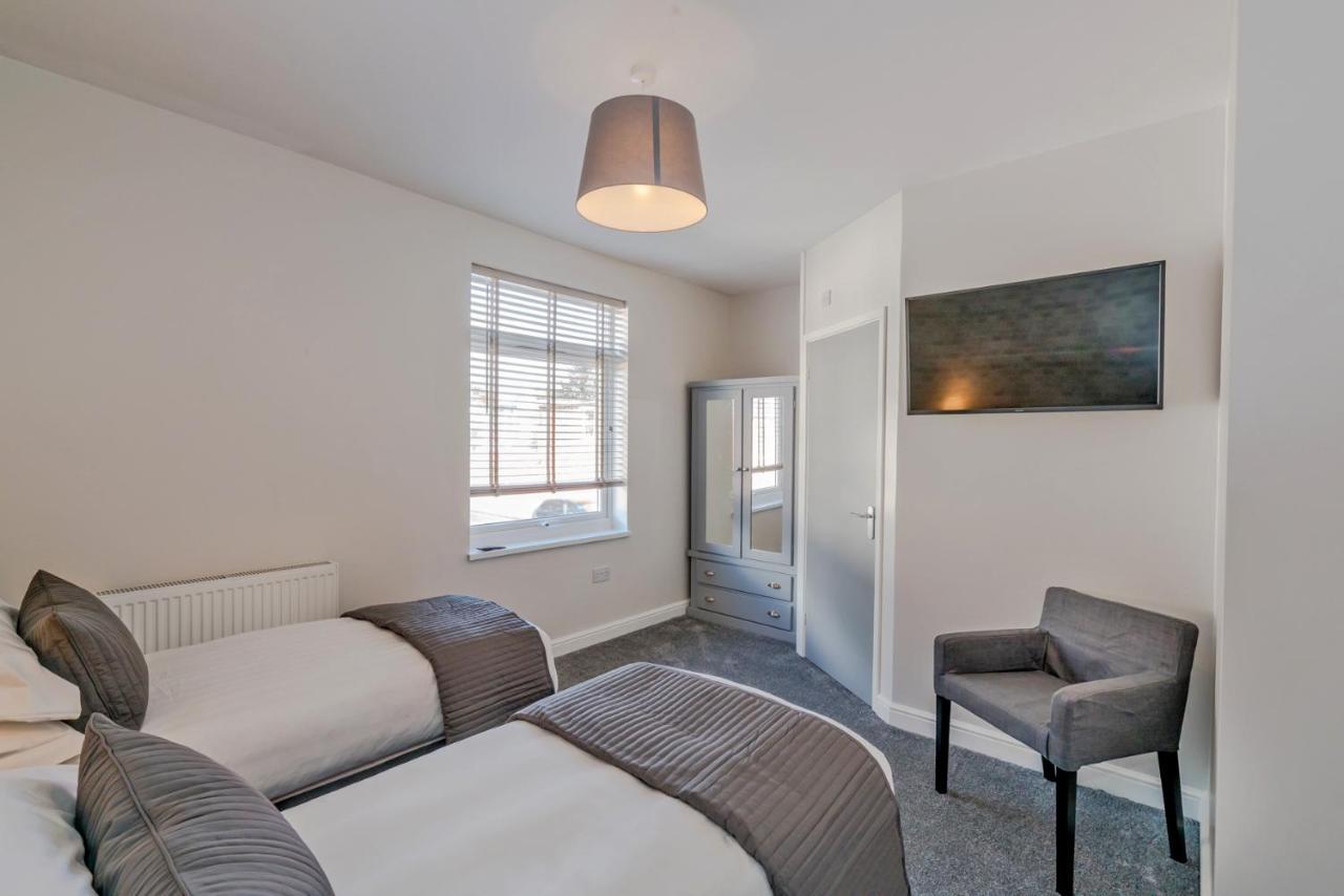 Newhall Lodge Cannock Esterno foto