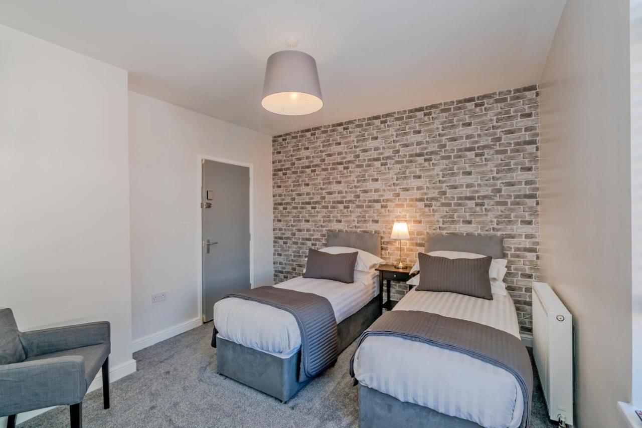 Newhall Lodge Cannock Esterno foto